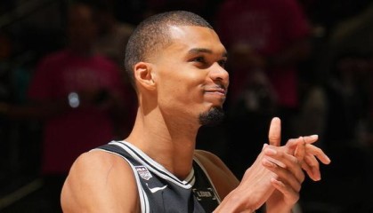 B体育官方入口-哈珀：文班关键时刻从不退缩 我们全队也都充满信心